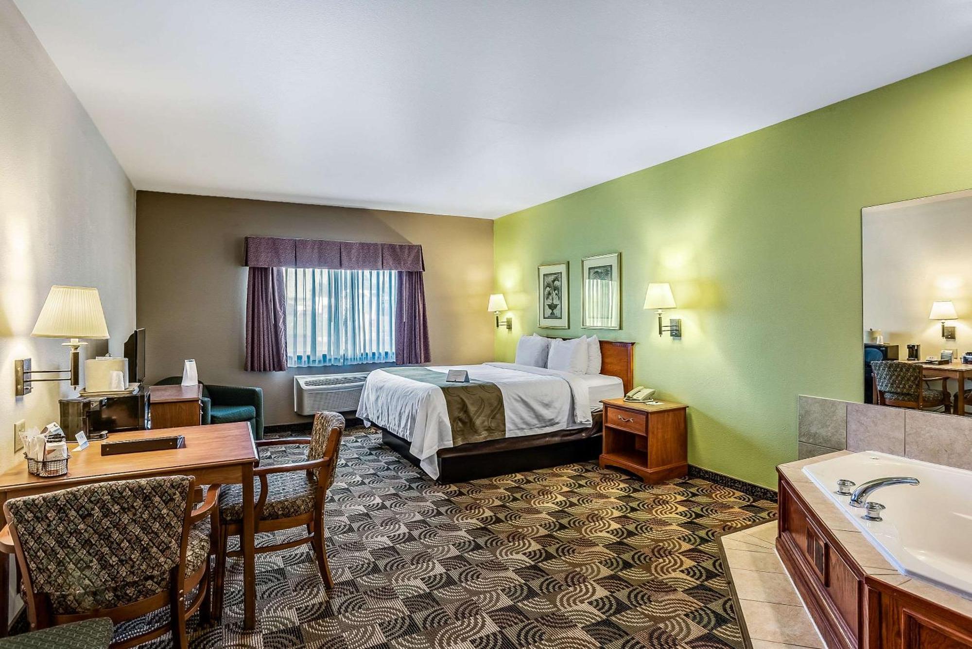 Quality Inn & Suites Ганнібал Екстер'єр фото